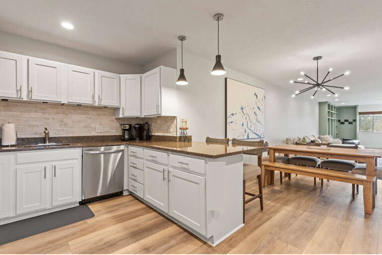 Prospector Lodge 536: Kitchen and dining