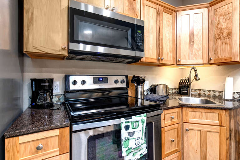 Kitchen: Equipped with electric range, microwave, coffee maker, toaster, and sink Kitchen: Equipped with electric range, microwave, coffee maker, toaster, and sink