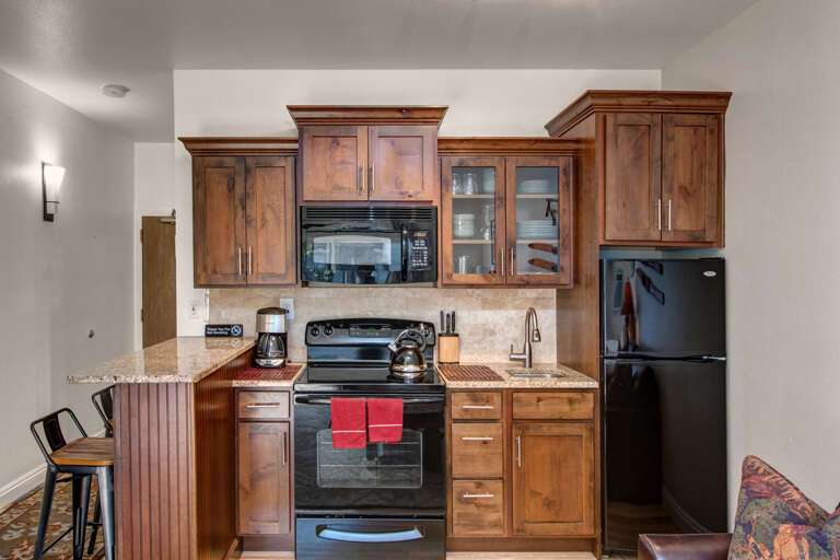 Fully Equipped Kitchen: Modern appliances and ample storage Fully Equipped Kitchen: Modern appliances and ample storage