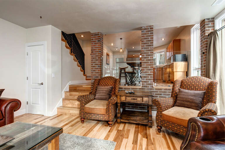 Living room: Comfortable sofa