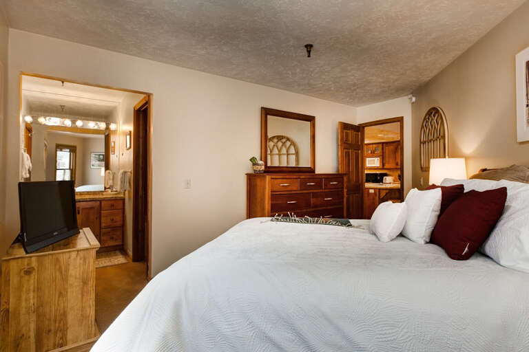 Queen bedroom with ensuite bathroom, perfect for a relaxing retreat.