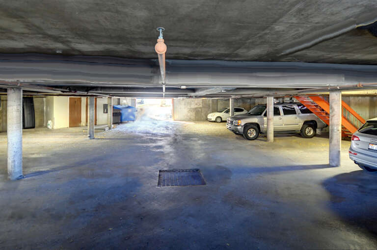 Ski Team 4 Underground Parking