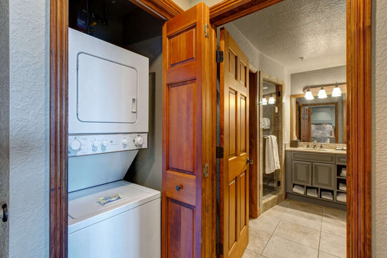 Westgate 3901A: Convenient washing machine for your laundry needs.