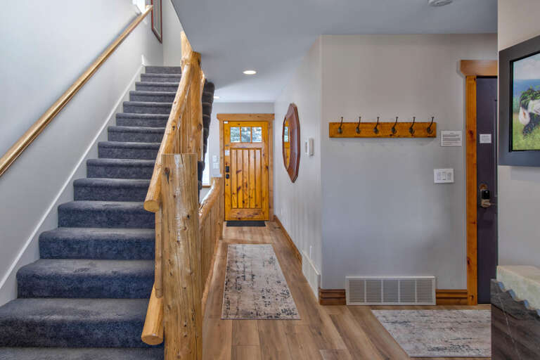 Bear Hollow Village 5500: Entryway