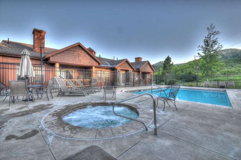 Fox Bay Condos Hot Tub