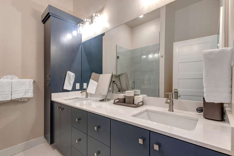 Reflective sink area with a sleek mirror, perfect for morning routines. Reflective sink area with a sleek mirror, perfect for morning routines.
