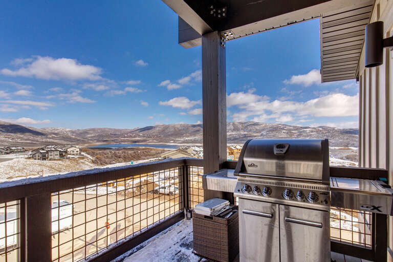 Grill and chill on this inviting outdoor space. Grill and chill on this inviting outdoor space.