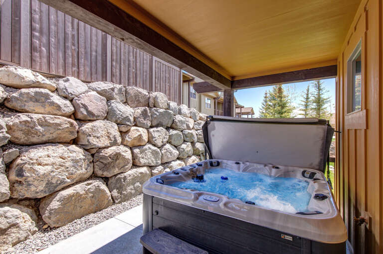 Black Rock Ridge 14494: Hot Tub