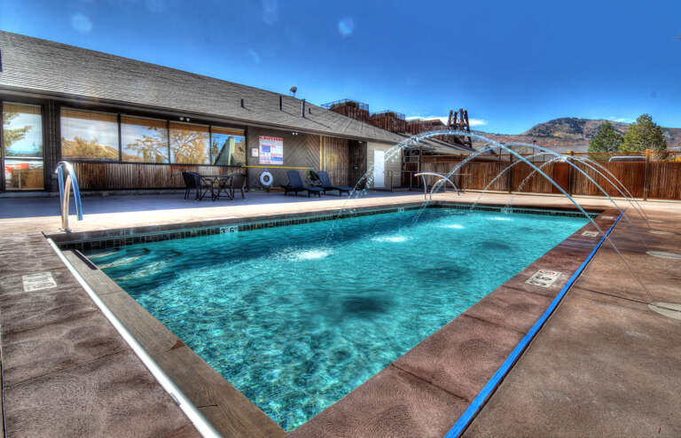 Prospector Lodge 632: Community pool