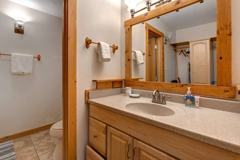 Prospector Lodge 632: Second full bathroom