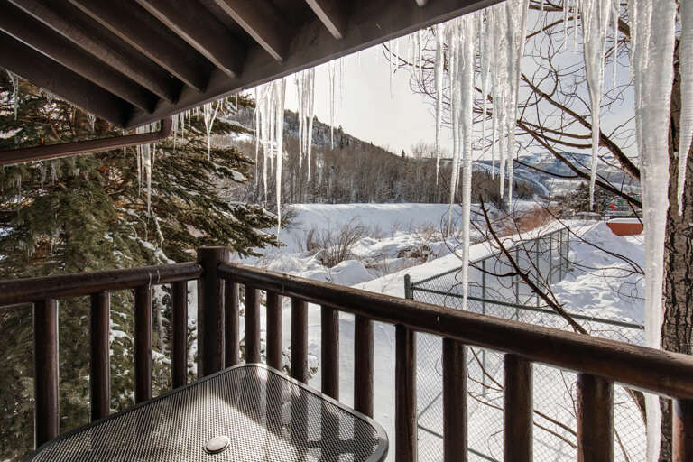 Vacation Rentals in Park City at Prospector Lodge 632: Winter balcony