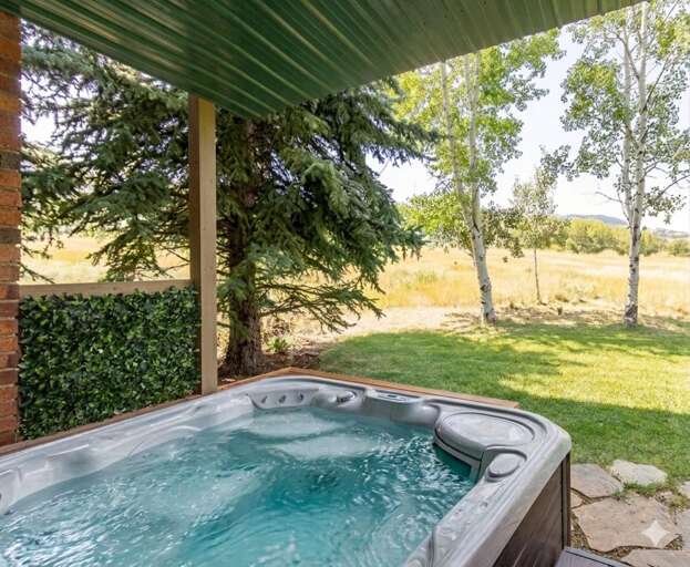 Park West Village 1700: Private Hot Tub