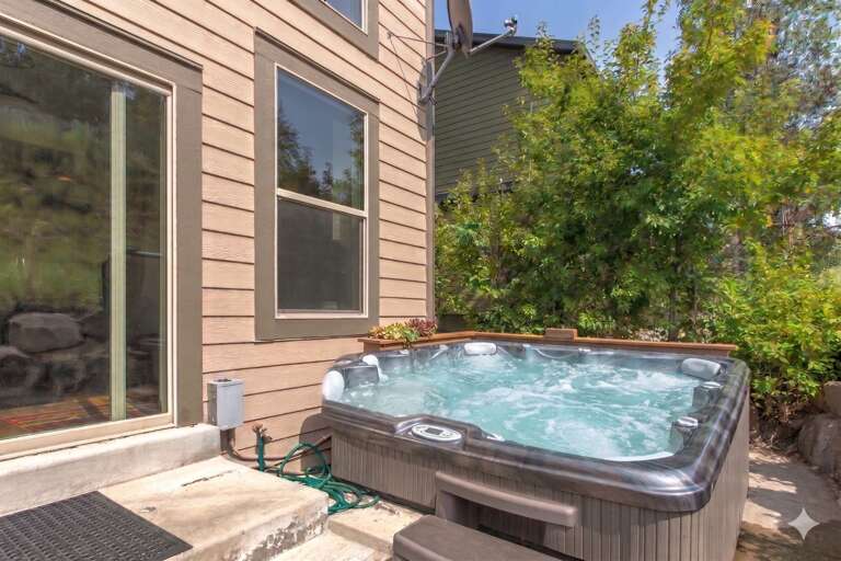 RJ 13285 Hot Tub
