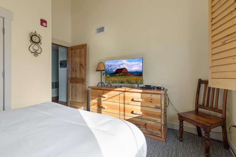 Bear Hollow Lodge 1401: Second bedroom storage space for all your personal items.