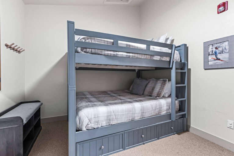 Bear Hollow lodges 1313: Queen over Queen bunk with twin trundle