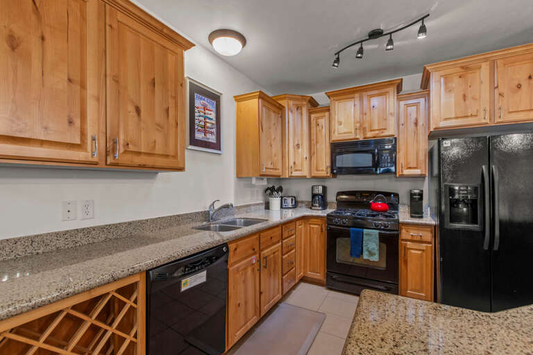 Vacation Rentals in Park City at Bear Hollow Lodges 4205: Fully-equipped kitchen Vacation Rentals in Park City at Bear Hollow Lodges 4205: Fully-equipped kitchen
