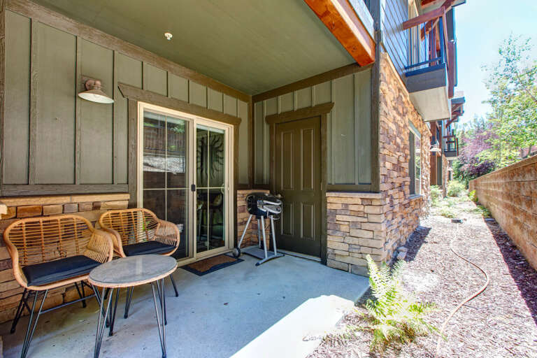 Vacation Rentals in Park City at Bear Hollow Lodges 4205: Patio with seating and grill