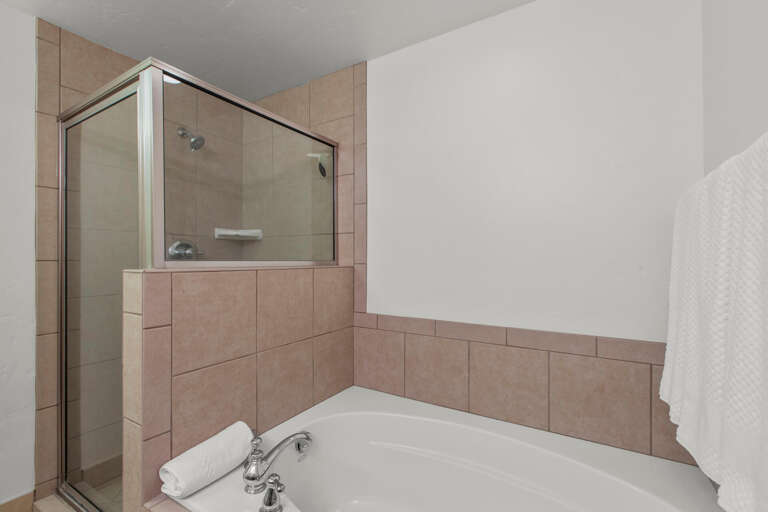 Vacation Rentals in Park City at Bear Hollow Lodges 4205: Primary bedroom ensuite bathroom