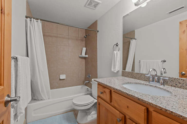 Vacation Rentals in Park City at Bear Hollow Lodges 4205: Shared bathroom
