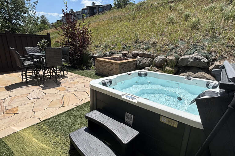 Retreat at Jordanelle 915 by Moose Management: Backyard oasis! Outdoor dining, hot tub and fire pit Retreat at Jordanelle 915 by Moose Management: Backyard oasis! Outdoor dining, hot tub and fire pit