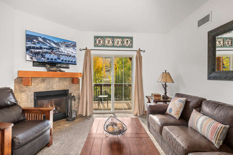 Bear Hollow Lodges 1304: Living room with TV and gas fireplace Bear Hollow Lodges 1304: Living room with TV and gas fireplace