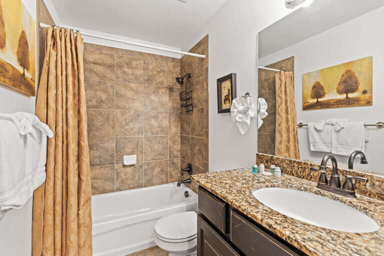 Bear Hollow Lodges 1304: Shared bathroom Bear Hollow Lodges 1304: Shared bathroom