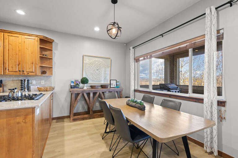 Bear Hollow Village 5458: Main level dining area