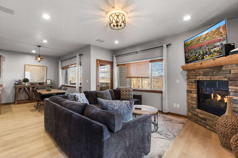 Bear Hollow Village 5458: Main level living room