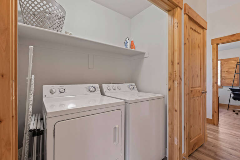 Bear Hollow Village 5595: Convenient washing machine for your laundry needs.