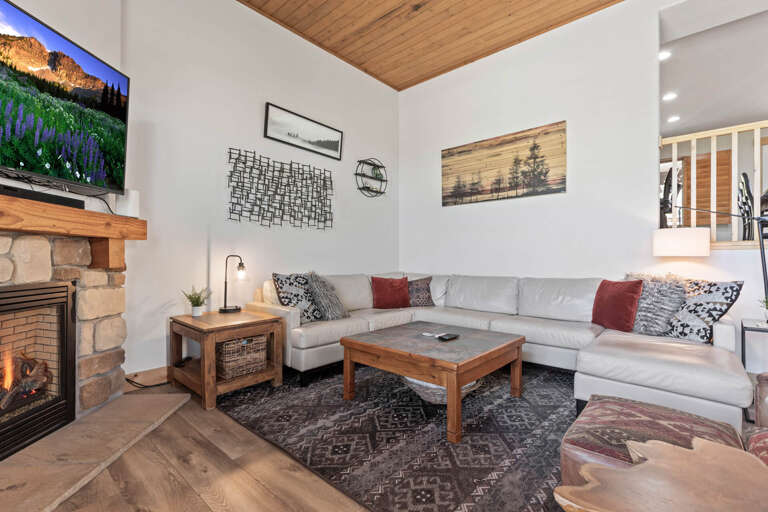 Bear Hollow Village 5595: Cozy sofa set and center table in a stylish living space. Bear Hollow Village 5595: Cozy sofa set and center table in a stylish living space.