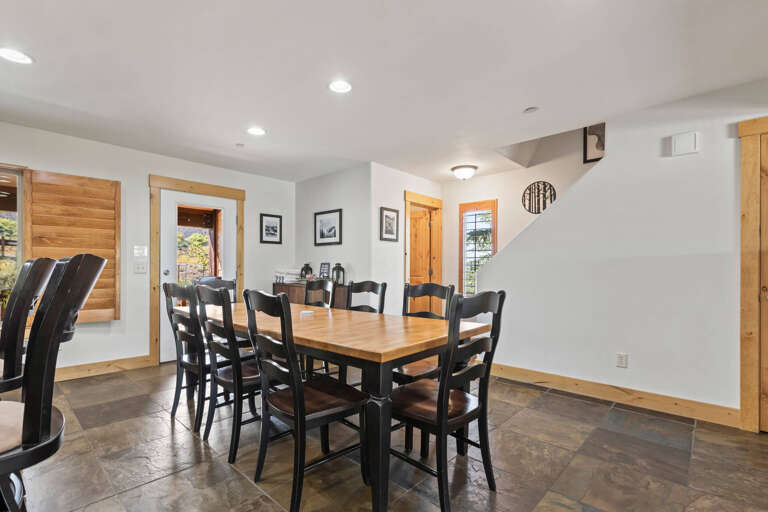 Bear Hollow Village 5595: Dining Table: Gather around for a delicious meal in this setting. Bear Hollow Village 5595: Dining Table: Gather around for a delicious meal in this setting.