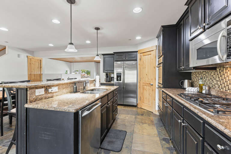 Bear Hollow Village 5595: Modern appliances and ample storage in sleek kitchen design. Bear Hollow Village 5595: Modern appliances and ample storage in sleek kitchen design.