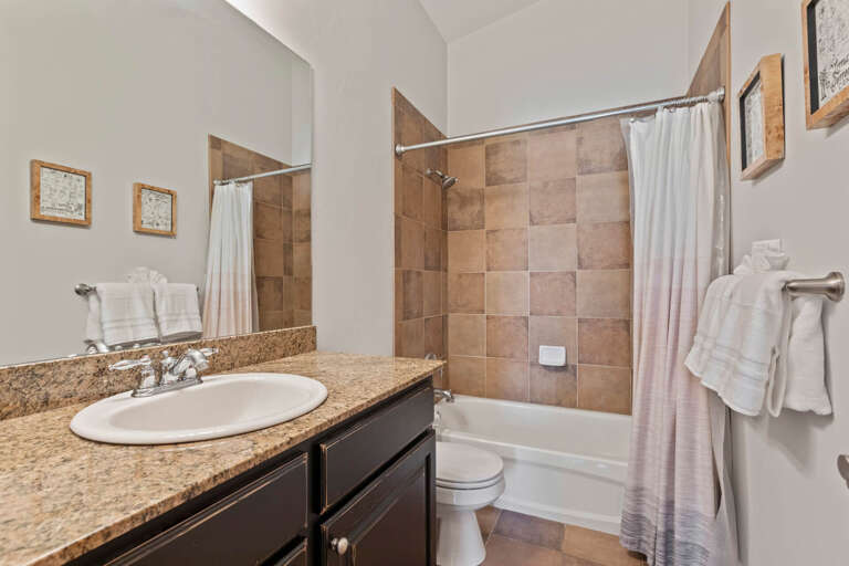 Bear Hollow Village 5595: Sleek sink, mirror, toilet, and convenient tub shower combo. Bear Hollow Village 5595: Sleek sink, mirror, toilet, and convenient tub shower combo.