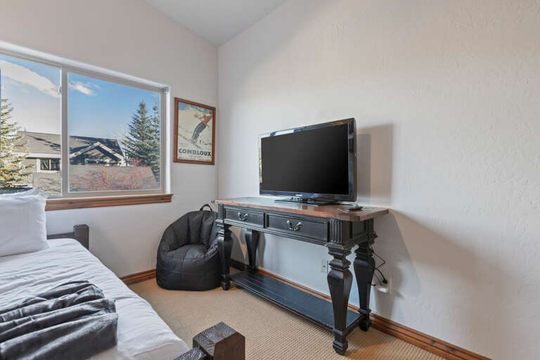 Bear Hollow 5482: Cozy Bedroom: "Peaceful retreat with a view, perfect for unwinding after a long day."