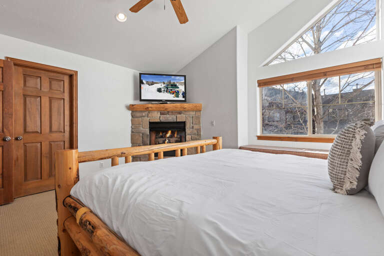 Bear Hollow 5482: Cozy retreat with bed, fireplace, and picturesque windows.