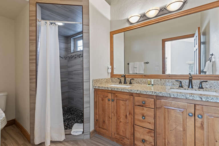 Bear Hollow 5482: Double sinks, spacious shower, and large mirror.