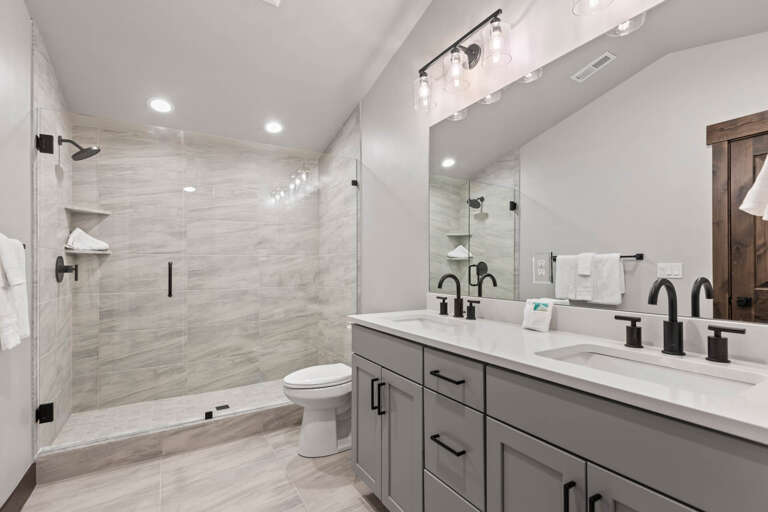 Black Rock Ridge 14536: Sleek sink, mirror, toilet, and shower in modern design. Black Rock Ridge 14536: Sleek sink, mirror, toilet, and shower in modern design.