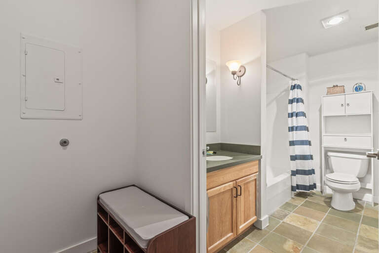 Stillwater Lodge 3005:  Inviting sink and tub shower combo for ultimate relaxation. Stillwater Lodge 3005:  Inviting sink and tub shower combo for ultimate relaxation.