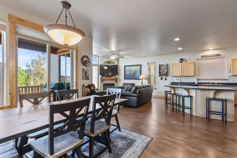 Bear Hollow Village 5426: The dining and hang-out spaces are perfectly combined. Bear Hollow Village 5426: The dining and hang-out spaces are perfectly combined.