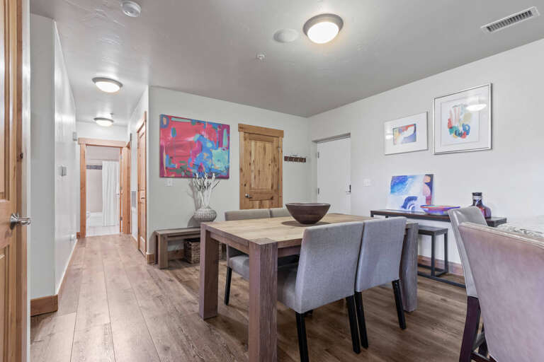 Bear Hollow Lodges 4102: Enter into this beautiful condo and get prepared for your adventures.