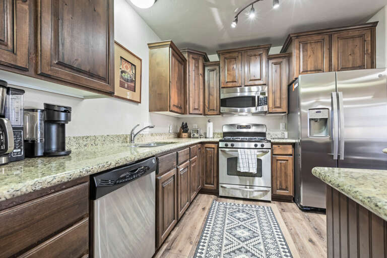 Bear Hollow Lodges 4102:  Unleash your inner chef and whip up culinary masterpieces here featuring all the equipment necessary.!