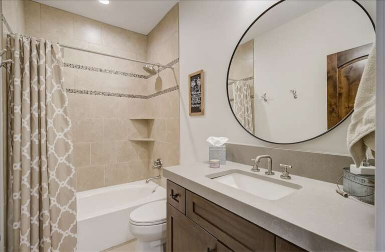 Black Rock Ridge 14202: Sleek sink, mirror, toilet, and convenient tub shower combo. Black Rock Ridge 14202: Sleek sink, mirror, toilet, and convenient tub shower combo.