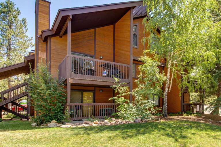 Serene oasis for relaxation and enjoying the fresh air. Serene oasis for relaxation and enjoying the fresh air.