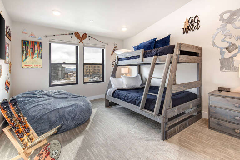 Mayflower Lakeside 303-14: Cozy nook by the window, perfect for daydreaming and stargazing. Mayflower Lakeside 303-14: Cozy nook by the window, perfect for daydreaming and stargazing.