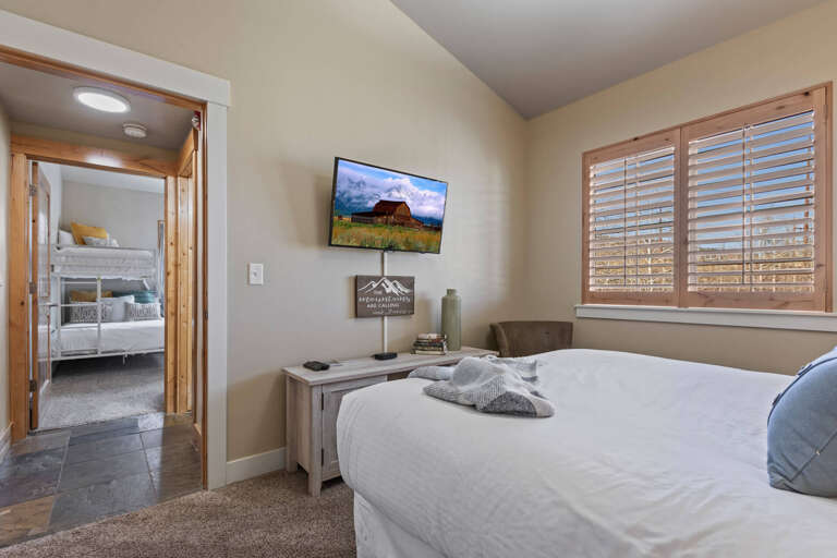 Bear Hollow 1404: 2nd Bedroom: "Cozy queen bed by the window." Bear Hollow 1404: 2nd Bedroom: "Cozy queen bed by the window."