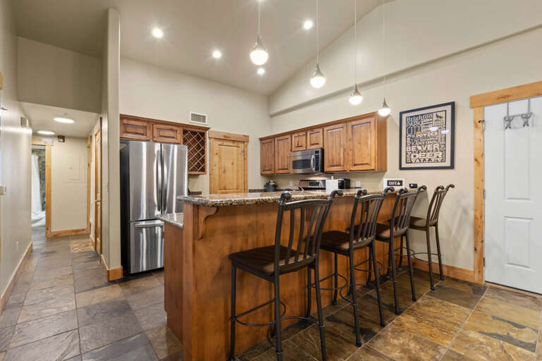 Bear Hollow 1404: Cozy bar stools by the kitchen bar table, perfect for breakfast. Bear Hollow 1404: Cozy bar stools by the kitchen bar table, perfect for breakfast.