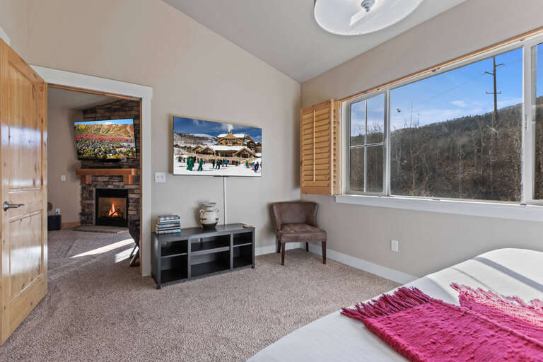 Bear Hollow 1404: Cozy seating area with a view for relaxation and entertainment. Bear Hollow 1404: Cozy seating area with a view for relaxation and entertainment.
