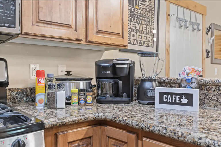 Bear Hollow 1404: Modern amenities include Keurig coffee maker and sleek blender. Bear Hollow 1404: Modern amenities include Keurig coffee maker and sleek blender.
