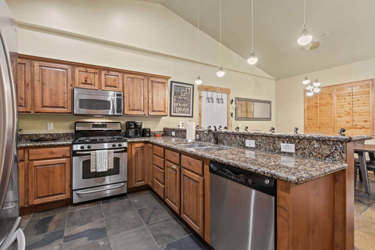 Bear Hollow 1404: Modern appliances and ample storage in sleek kitchen design. Bear Hollow 1404: Modern appliances and ample storage in sleek kitchen design.