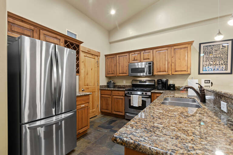 Bear Hollow 1404: Modern appliances and ample storage in sleek kitchen design. Bear Hollow 1404: Modern appliances and ample storage in sleek kitchen design.